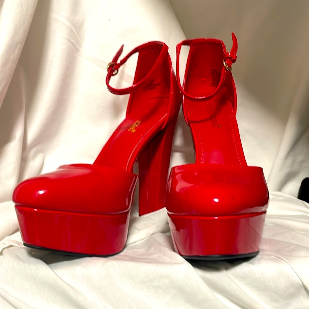 Shoe Dazzle Sabrina Ankle Strap Platforms